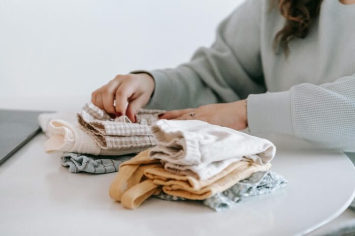 How to fold baby clothes